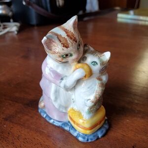 Vintage Beatrix Potter Figurine - Tabitha Twitchit and Miss Moppet 1975